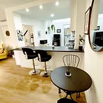 Habitación en casa particular Charming House In Old Town • Angie's Nest Estepona